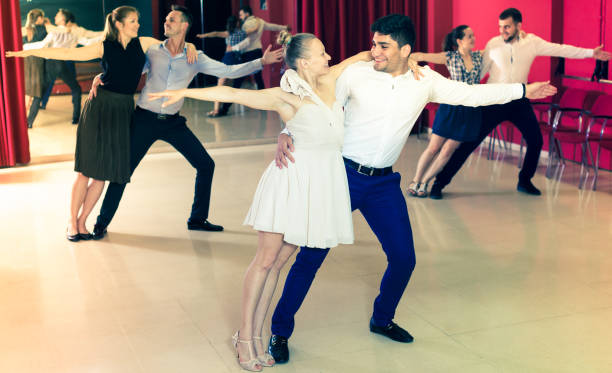 istock People dancing samba in pairs 913065870