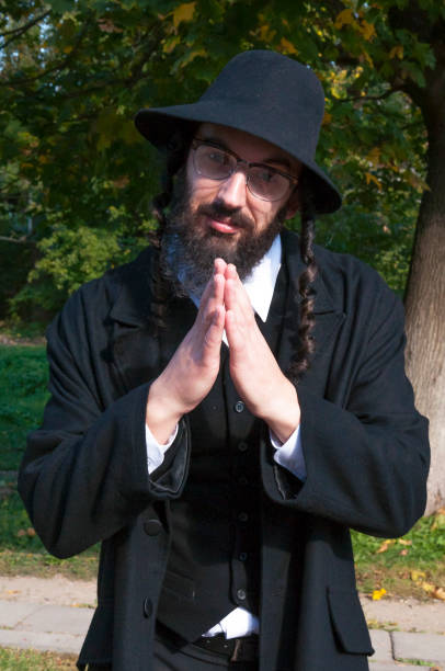 porträt des segens orthodoxen hasdim jüdischer mann - judaism jewish ethnicity hasidism rabbi stock-fotos und bilder