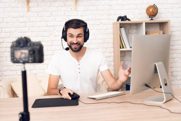 istock Man podcaster posing at camera for radio podcast. 913078338