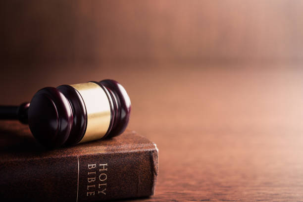 the judge gavel and holy bible - gavel mallet law legal system imagens e fotografias de stock