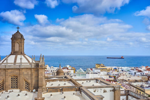 istock Panoramic view of historical downtown of Las Palmas 913083336