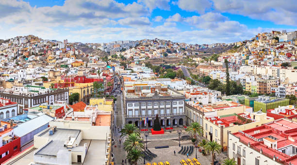 istock Panoramic view of historical downtown of Las Palmas 913087532