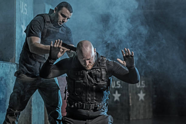 istock Krav Maga fighting duo sparring during disarmament training session in grimy outdoor setting 913090456