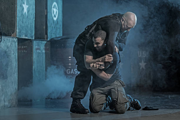 istock Krav Maga fighting duo sparring during disarmament training session in grimy outdoor setting 913090772