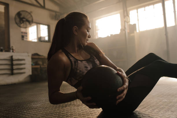 istock Woman working out in gym using medicine bal 913091002