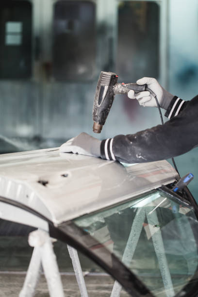 istock Auto repair jobs 913104942