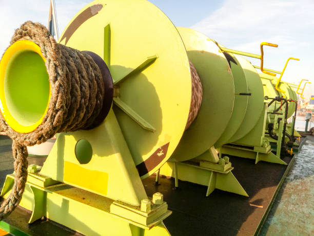 istock Babina with a sea mooring rope. Mooring on the ship 913105748