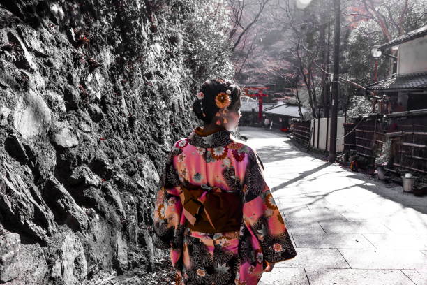 istock a wearing Kimono woman 913106702