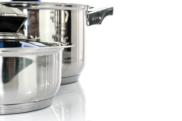 istock Set of cooking pots as background 913109332