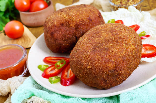 istock Juicy golden cutlets stuffed with boiled egg on a wooden background. 913113414