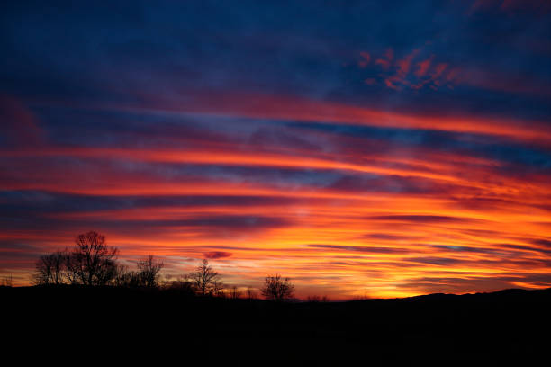 istock Amazing colorful sunset 913129004