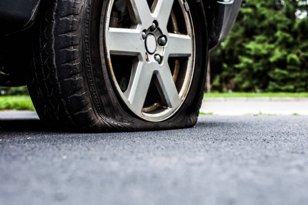 istock Car with a Flat Tire on the Road 913151632