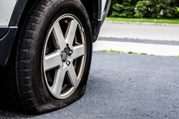 istock Car with a Flat Tire on the Road 913151646