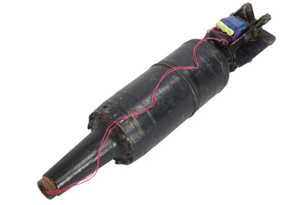 istock IED (improvised explosive device) with 125mm USSR Tank HEAT Projectile 913165788