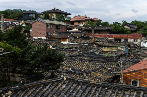 istock Korean traditional roof 913172620