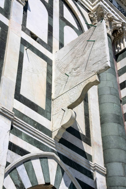 базилика санта-мария-новелла, с шести солнечных часов комплекса, флоренция, италия - danti стоковые фото и изображения