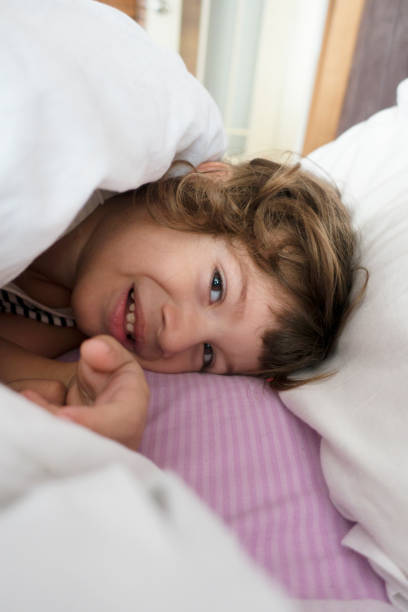 istock Little boy playing with joy on parents bed. 913183506