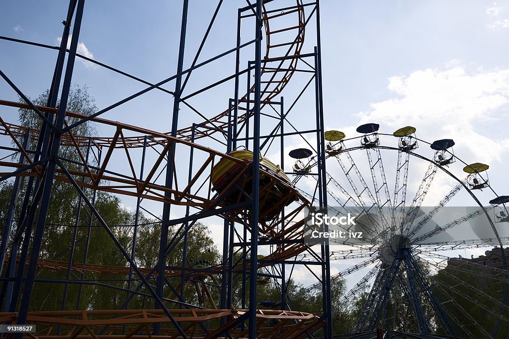 "rosyjski hills'amusement ride i Diabelski młyn" - Zbiór zdjęć royalty-free (Bez ludzi)