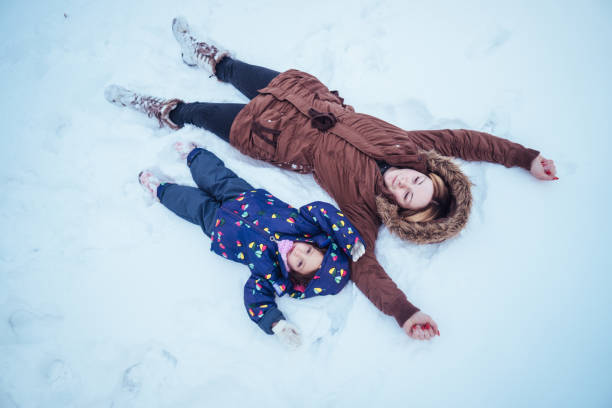 istock Mother and daughter having fun on a winter day 913186274