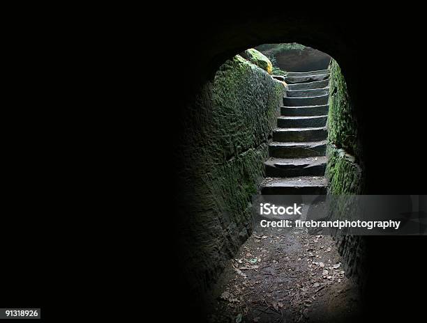 Foto de Caverna Saída 1 e mais fotos de stock de Abrigando-se - Abrigando-se, Beleza natural - Natureza, Brilhante - Luminosidade