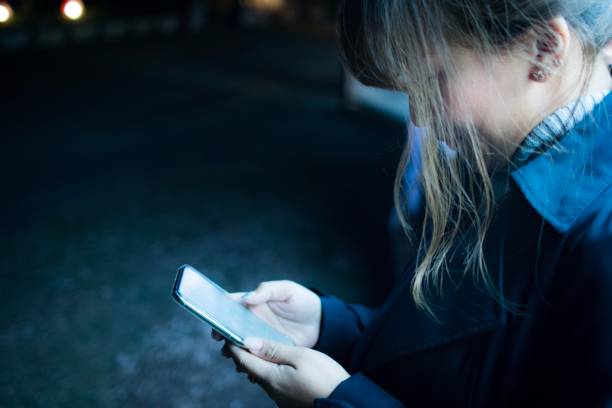 istock Japanese woman using a smartphone 913189946