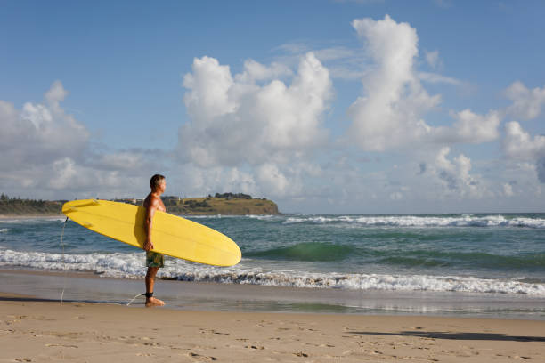 istock Australian Mature Age Man Going Surfing 913193664