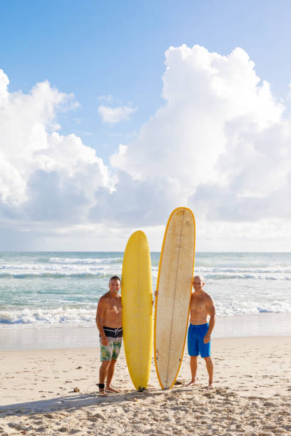istock Australian Mature Age Surfing Mates 913193694