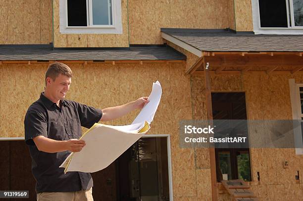 Foto de Builder e mais fotos de stock de Adulto - Adulto, Aprimoramento, Armação de Construção