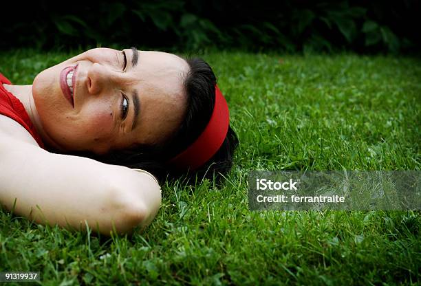 De Parpadeo Foto de stock y más banco de imágenes de Guiñar el ojo - Guiñar el ojo, Sensualidad, Acostado