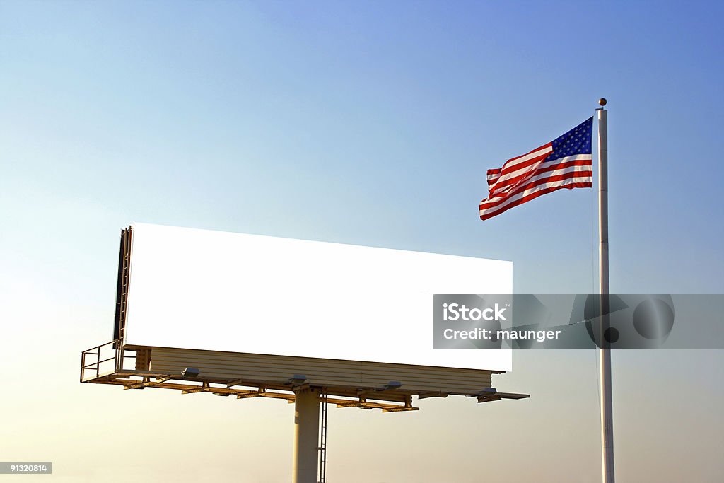 Panneau d'affichage et drapeau américain - Photo de Ciel libre de droits