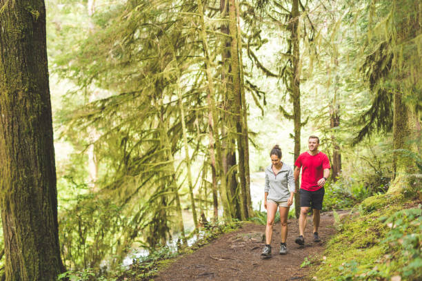 istock Couple running in the forest 913210300