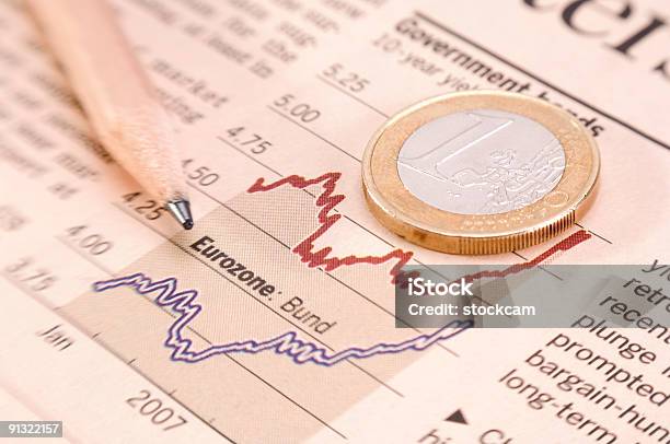 Foto de Negócios Relatório Financeiro e mais fotos de stock de Ação da Bolsa de Valores - Ação da Bolsa de Valores, Moeda da União Europeia, Símbolo do Euro