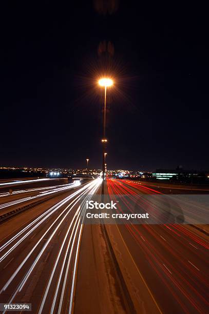 Niewyraźne Światła Z Autostrady 401 W Toronto - zdjęcia stockowe i więcej obrazów Droga publiczna - Droga publiczna, Ontario - Kanada, Ciężarówka