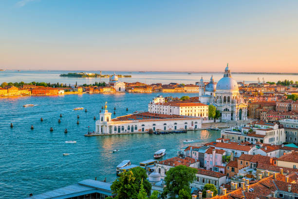 istock Top view of old town Vanice at sunset 913241906
