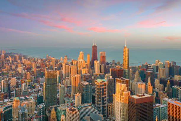 istock Aerial view of Chicago downtown 913241980
