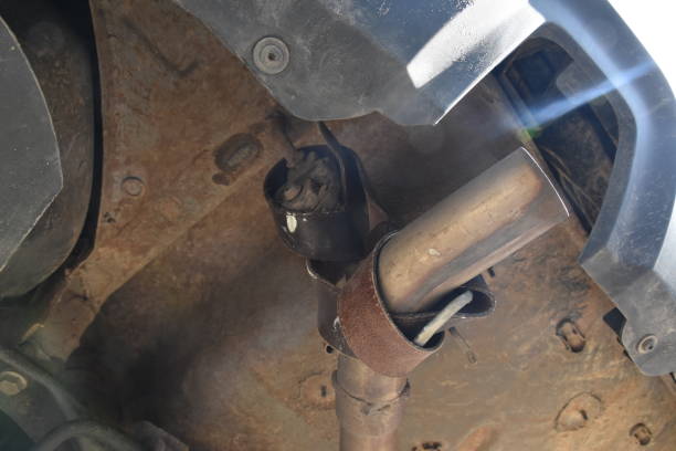 istock Dangerous Improvisation Belt holding vehicle exhaust 913249212