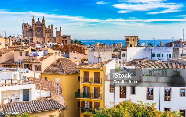 Palma Di Maiorca Centro Storico Della Città Con Vista Sulla Cattedrale - Fotografie stock e altre immagini di Palma di Maiorca