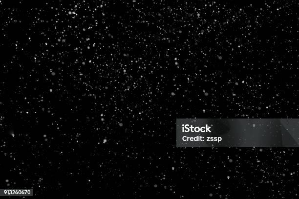 Schneeflockematerial In Den Schwarzen Hintergrund Stockfoto und mehr Bilder von Schnee - Schnee, Schwarzer Hintergrund, Schneeflocke - Schneekristall