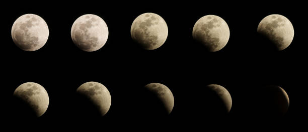 istock Waning the Super Blue Moon 2018 913271724