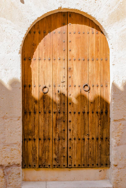 istock House entrance door 913275062