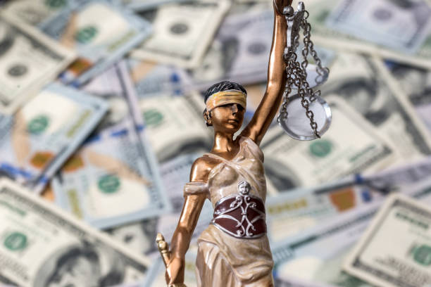 istock Themis statue standing against the background of dollars 913291690