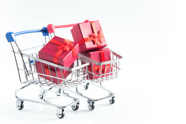 istock Mini shopping cart blue and red with gift ring box inside 913295382