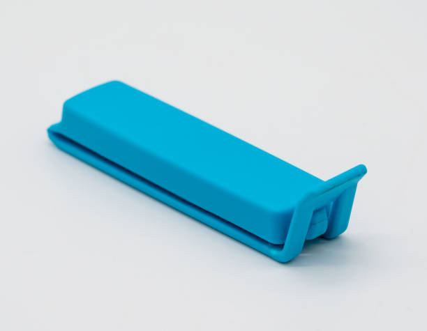 istock Blue bag clip isolated on the white background. 913296044
