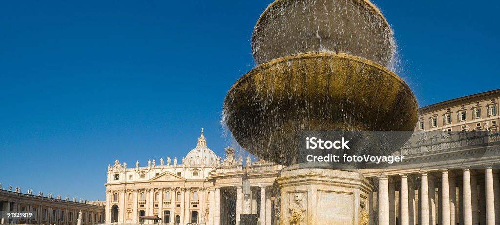Brunnen in St. Peter's Square, Rom - Lizenzfrei Architektonische Säule Stock-Foto
