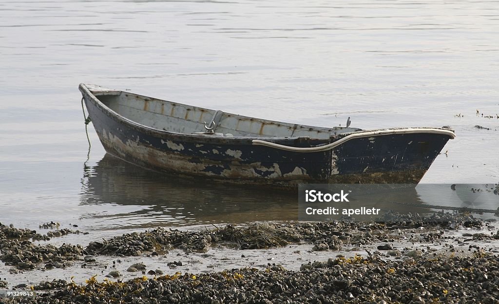 Antiguo barco de remos - Foto de stock de Agua libre de derechos