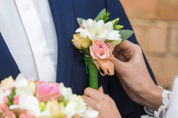istock the bride holding the wedding bouquet 913303636