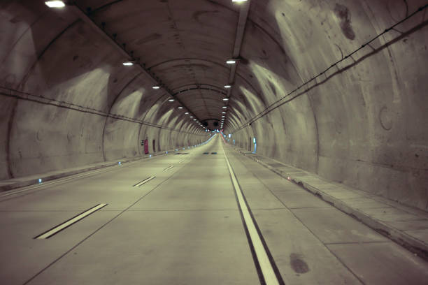 вид изнутри туннеля - night tunnel indoors highway стоковые фото и изображения