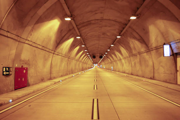 вид изнутри туннеля - night tunnel indoors highway стоковые фото и изображения