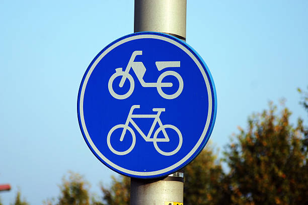 doppio segnale stradale bicicletta - slow moving vehicle sign foto e immagini stock