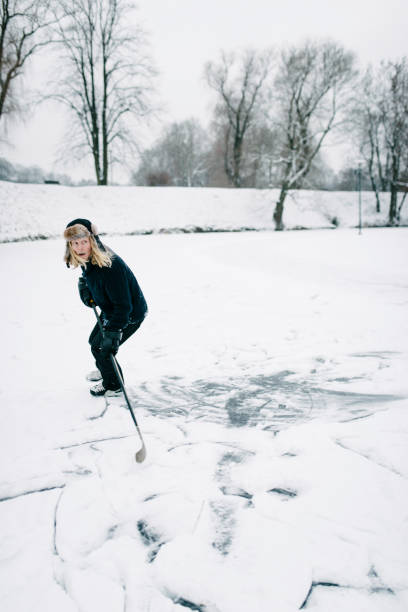 istock Hockey Player on Frozen Pond 913314770
